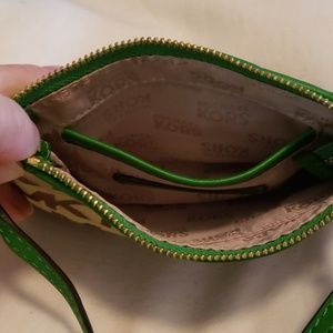 Michael Kors Bags - 👉PRICE DROPPED👈Authentic Michael Kors Wristlet Michael Kors Bags - 👉PRICE DROPPED👈Authentic Michael Kors Wristlet